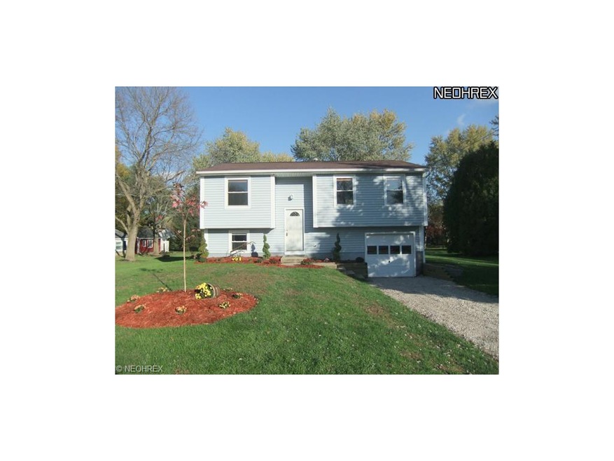 Welcome home to this lovely Bi-Level, 2544 Lawnshi
