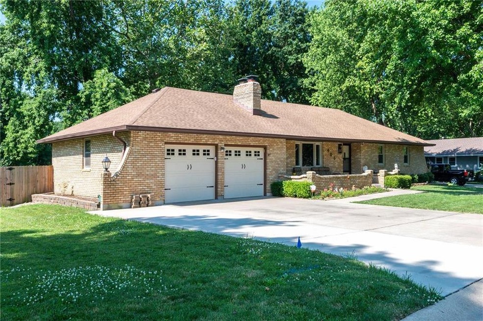 405 Linden Place, Raymore, MO 64083 - photo 1