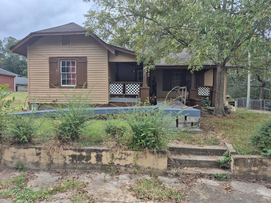 159 Washington St, West Point, MS 39773 - photo 1