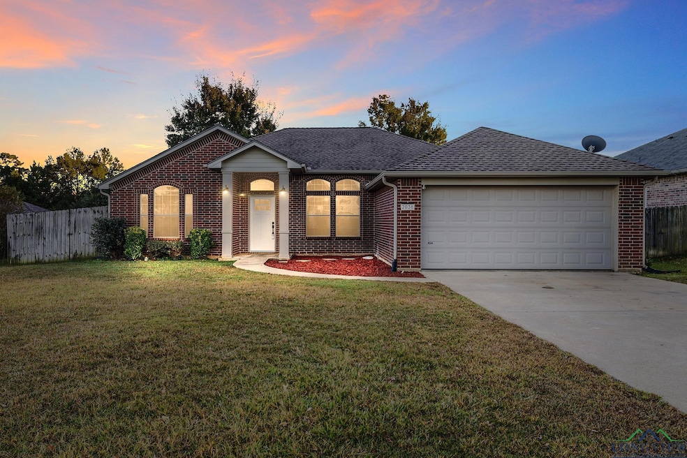 2038 Cumberland Dr, Longview, TX 75601 - photo 1