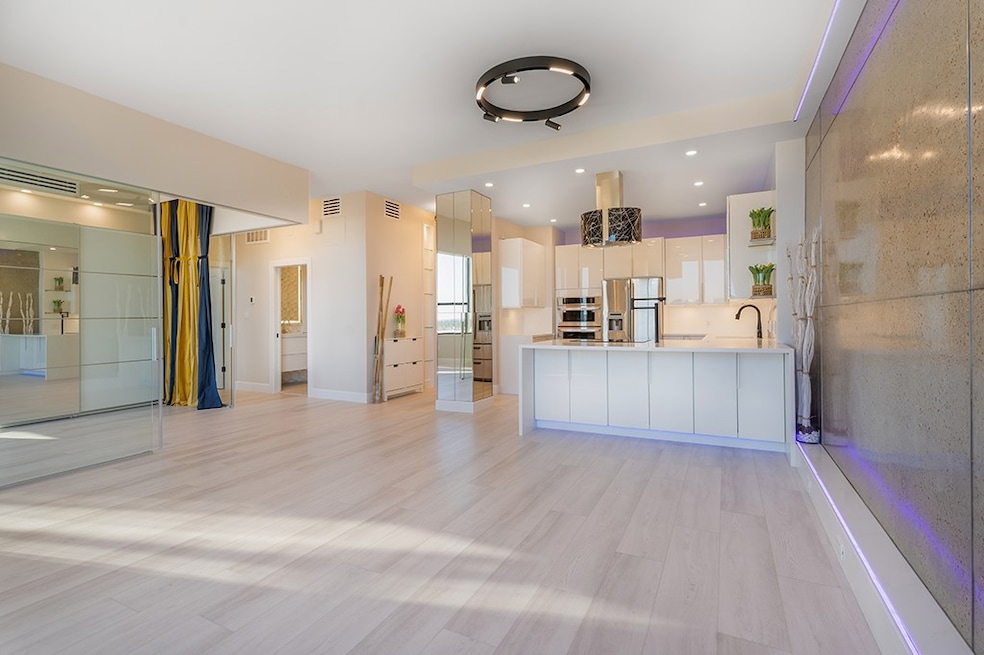 The Greenway unit 19M, Houston, TX 77046 - photo 1