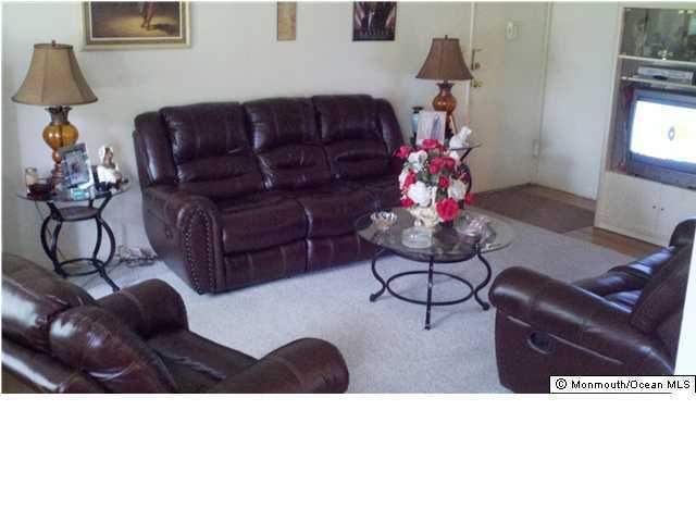 40 Manchester Ct unit D, Freehold, NJ 07728 - photo 1