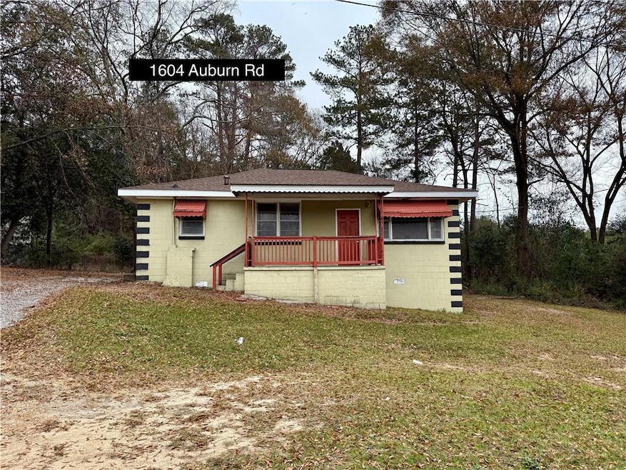 View of front of property featuring a front lawn