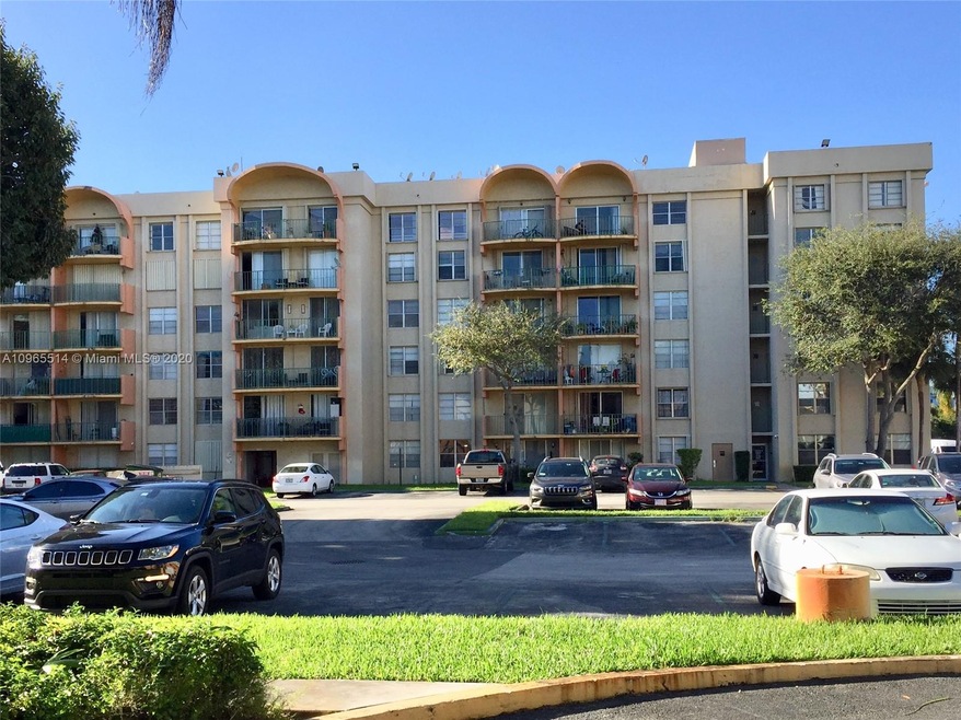 9360 Fontainebleau Blvd unit 105, Miami, FL 33172 - photo 1