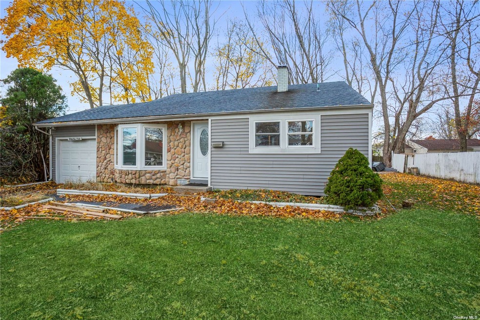 3106 Chestnut Ave, Medford, NY 11763 - photo 1