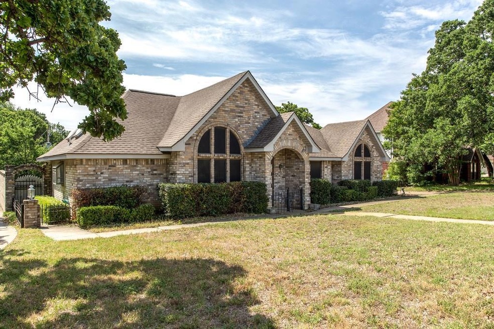 Custom home on .28 Ac lot!  Fabulous floor plan, h