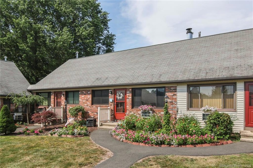 Welcome to 30 Danny's Way - Hamlet Manor. Convenie