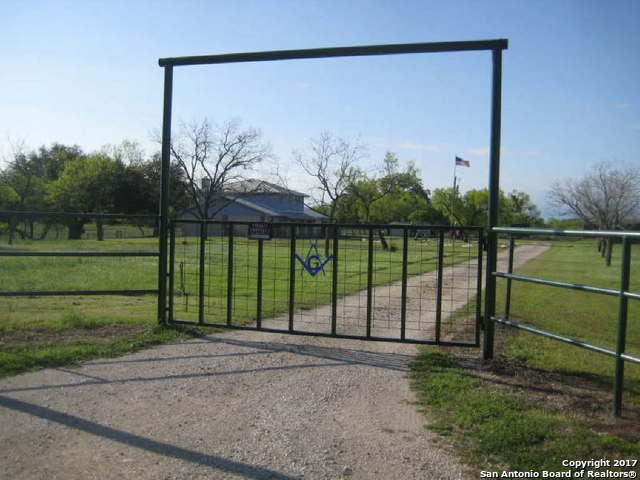 595 County Road 354, Hondo, TX 78861 - photo 1
