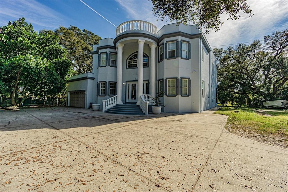 Bold Custom Architecture