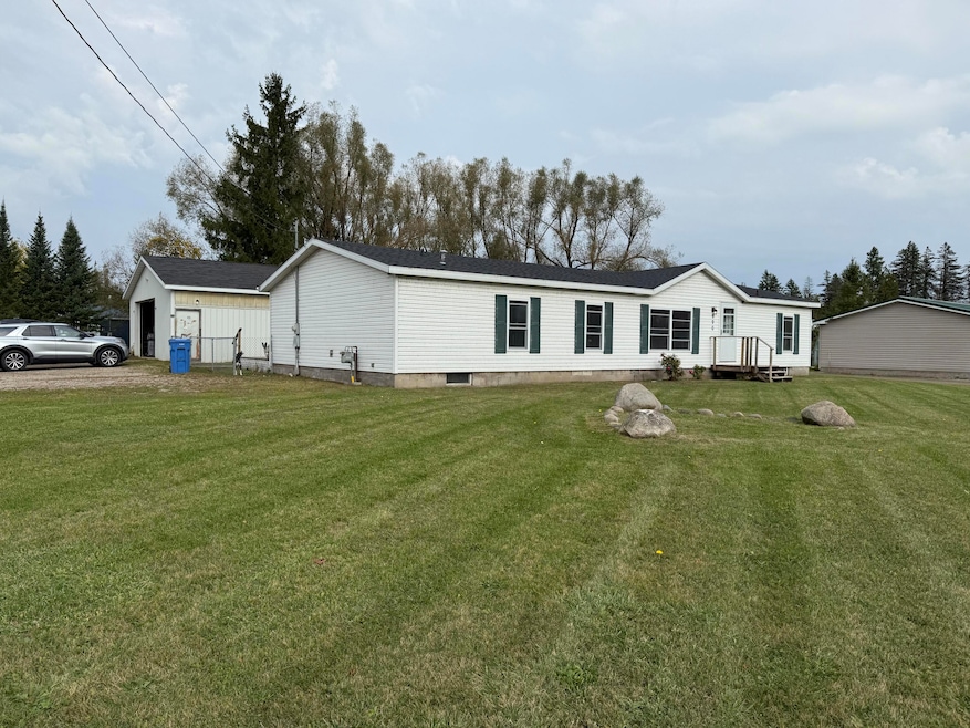 990 W State St, Cheboygan, MI 49721 - photo 1