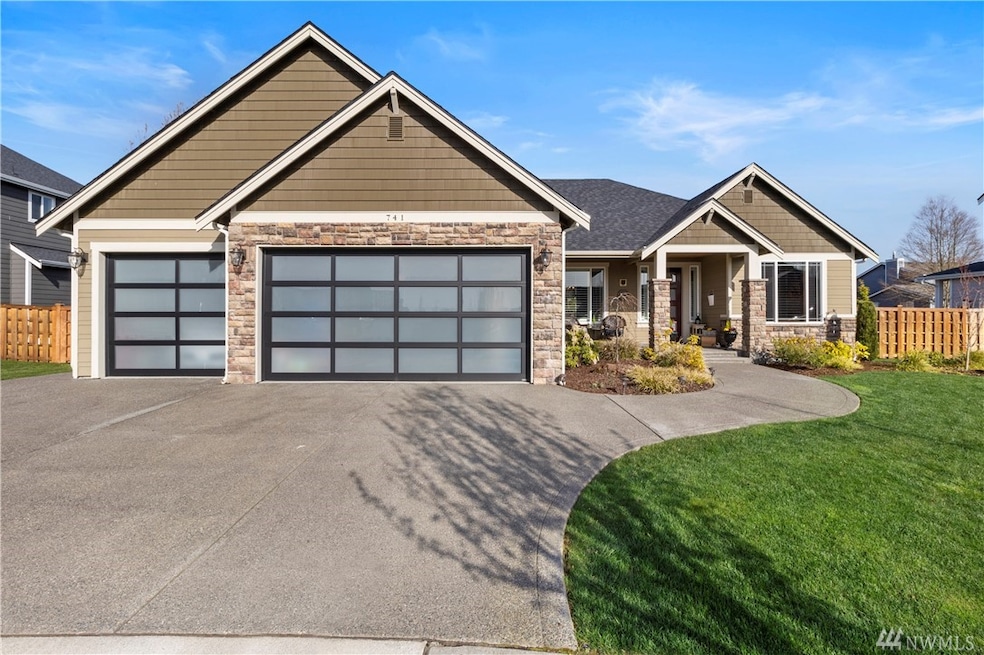 741 Voss St, Enumclaw, WA 98022 - photo 1