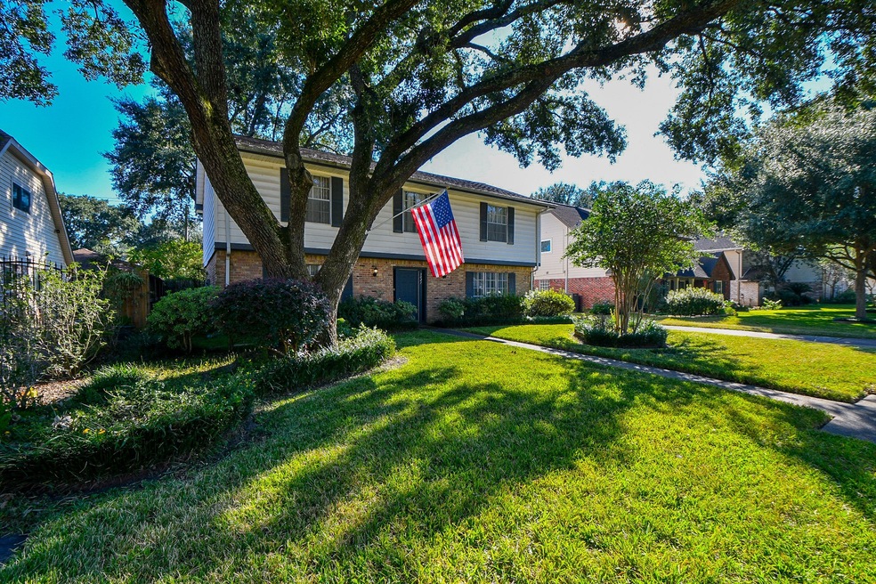 5027 Oak Shadows Dr, Houston, TX 77091 - photo 1