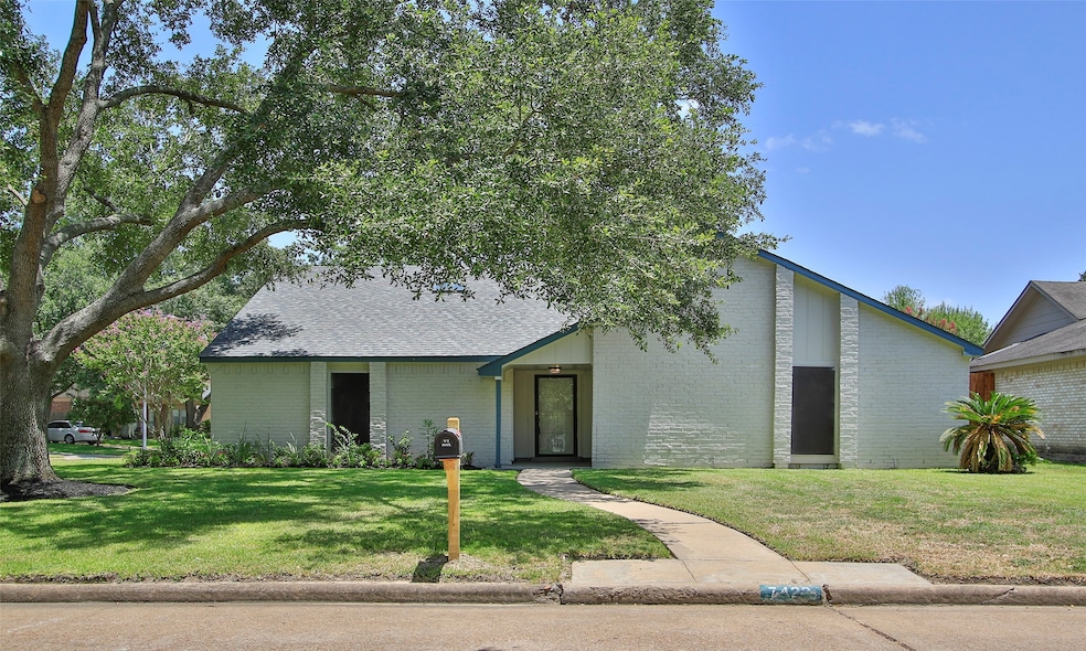 7422 Bull Creek Rd, Houston, TX 77095 - photo 1