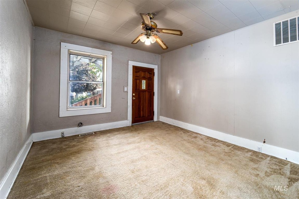 215 S Diamond St, Nampa, ID 83686 - photo 1