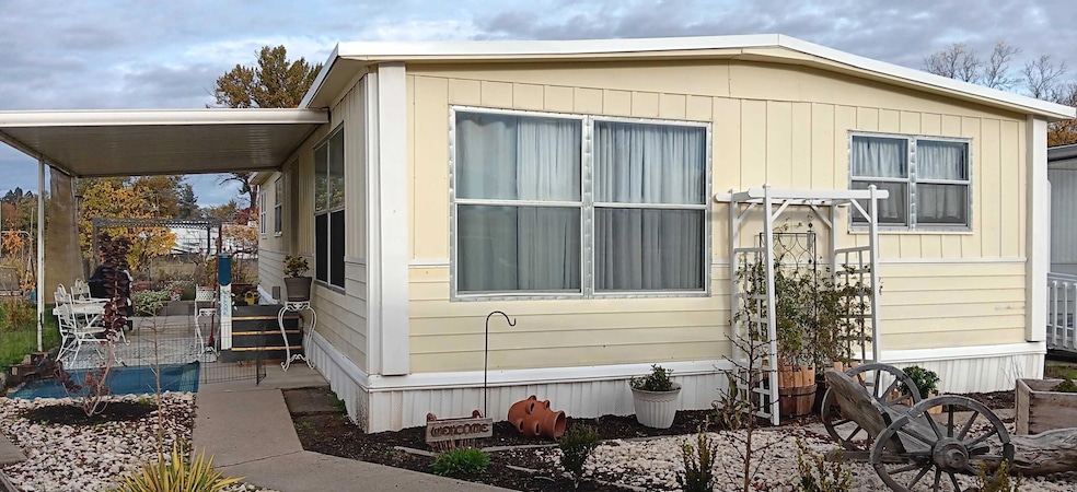 112 Briarwood Way, Grants Pass, OR 97526 - photo 1