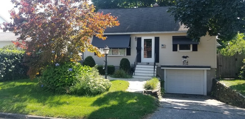 19 Warren St, Chicopee, MA 01013 - photo 1