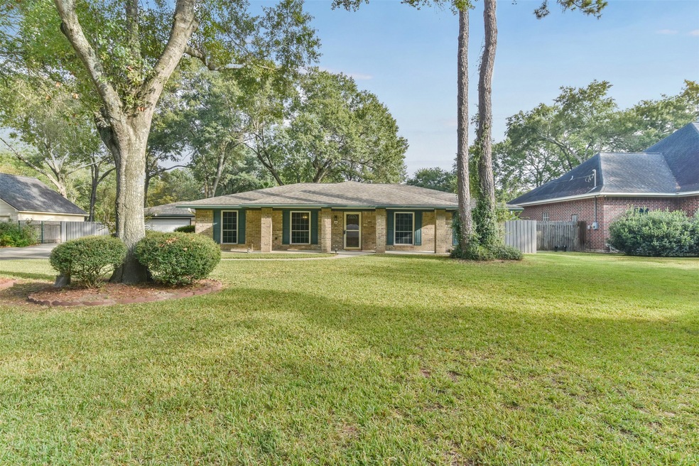 12118 Oak Bluff Dr, Houston, TX 77070 - photo 1