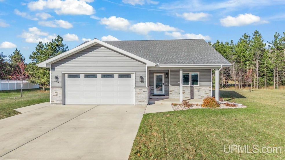 109 N Pyle Dr, Kingsford, MI 49802 - photo 1