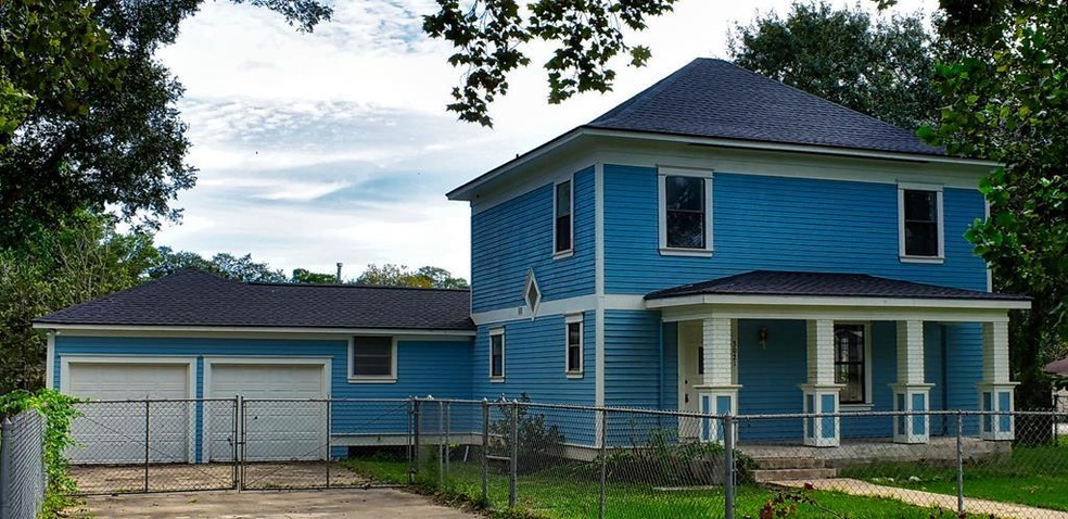 3021 Avenue G, Bay City, TX 77414 - photo 1