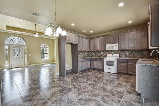 207 Clyde Run, Fredericksburg, TX 78624 - photo 1