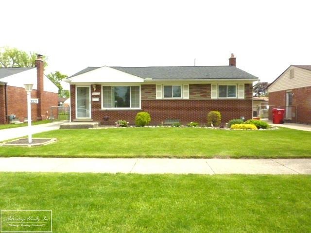 30522 Spybrook St, Roseville, MI 48066 - photo 1