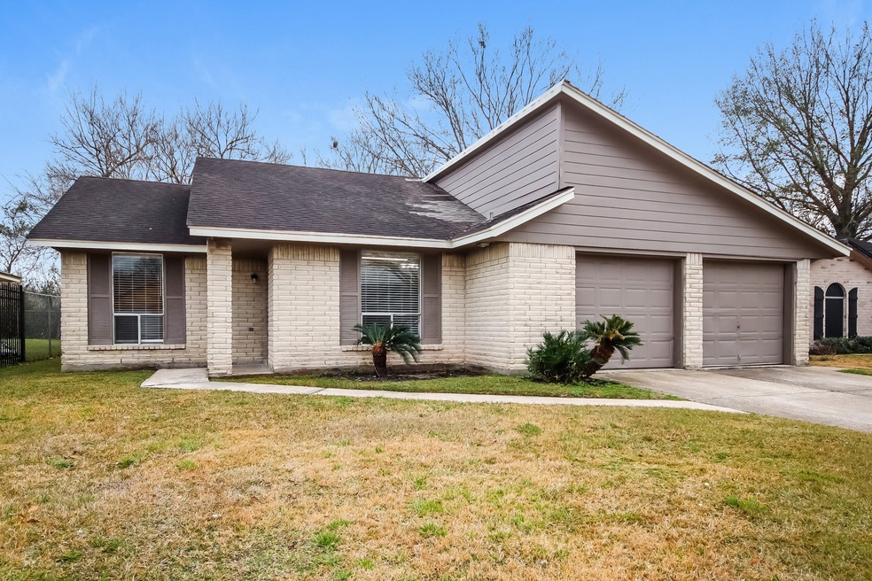 2007 Deerhurst Ln, Houston, TX 77088 - photo 1