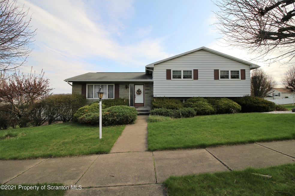 523 Shirley Ln, Dunmore, PA 18512 - photo 1