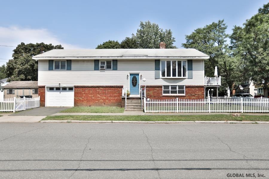 39 Woodrow Ct, Troy, NY 12180 - photo 1