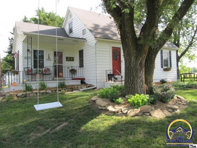 4933 SW Wanamaker Rd, Topeka, KS 66610 - photo 1