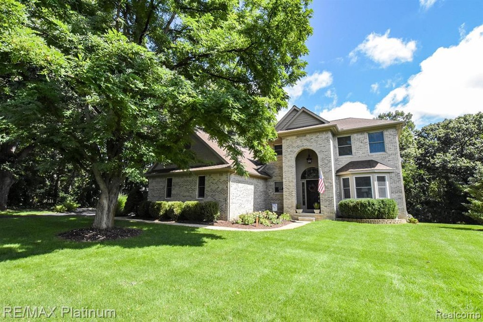 11565 Locust Ln, Whitmore Lake, MI 48189 - photo 1