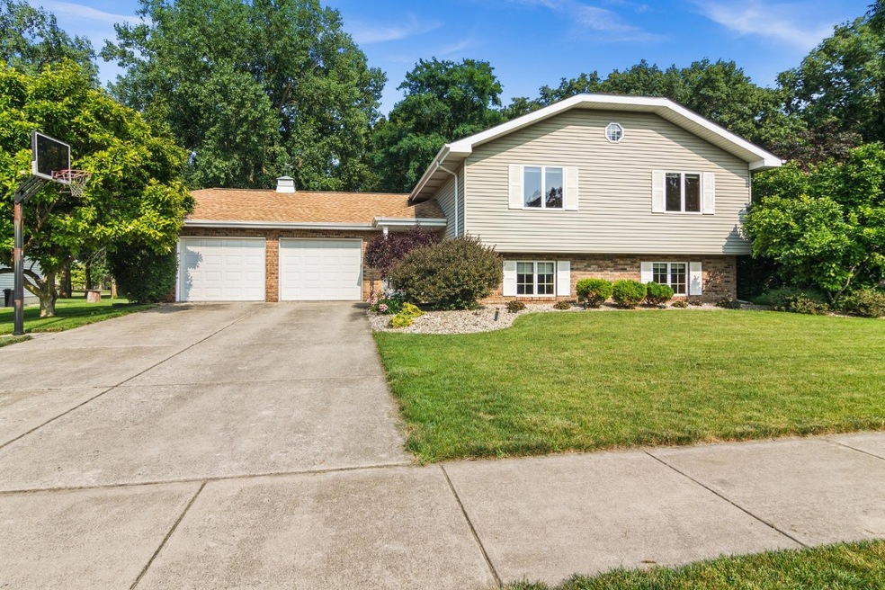 631 Heather Ct, Griffith, IN 46319 - photo 1