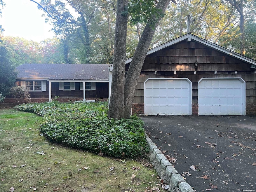 6 Chelsea Place, Dix Hills, NY 11746 - photo 1