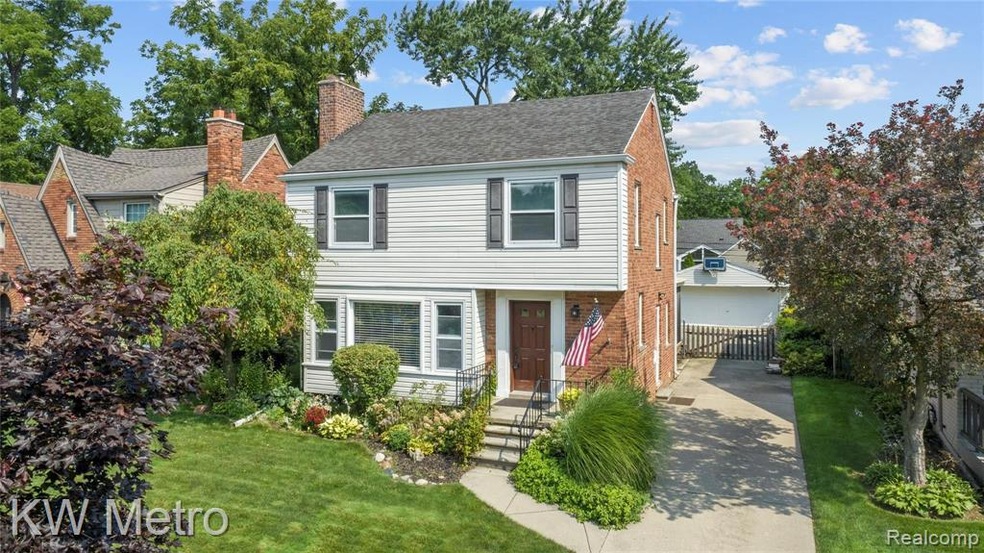 Welcome Home To Roseland Avenue