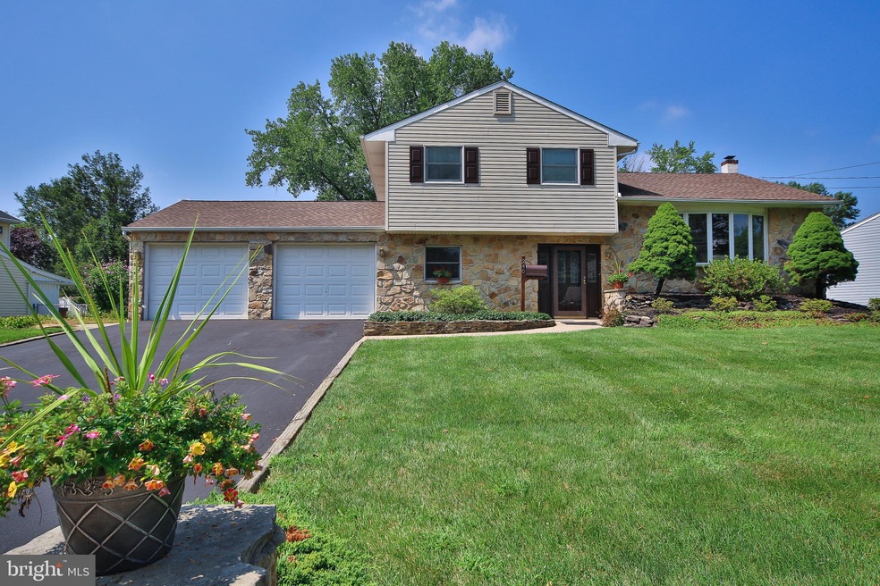 240 Midway Dr, Morrisville, PA 19067 - photo 1