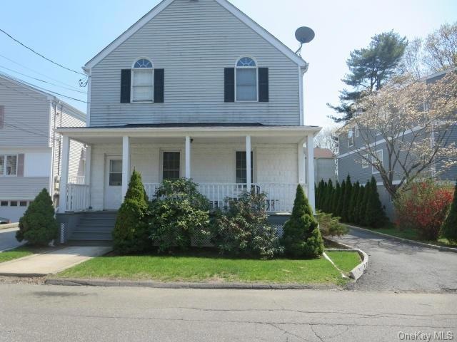 490 Den Ln unit 2, Greenwich, CT 06831 - photo 1