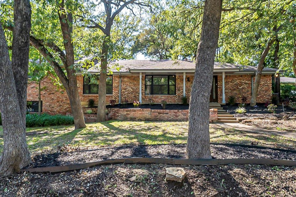 1208 Pebble Creek Dr, Euless, TX 76040 - photo 1