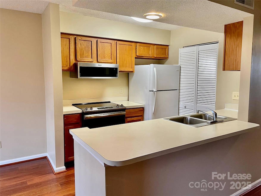 For Rent $1,250/month