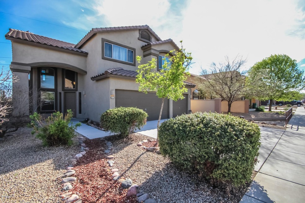 FABULOUS FRONT CURB APPEAL