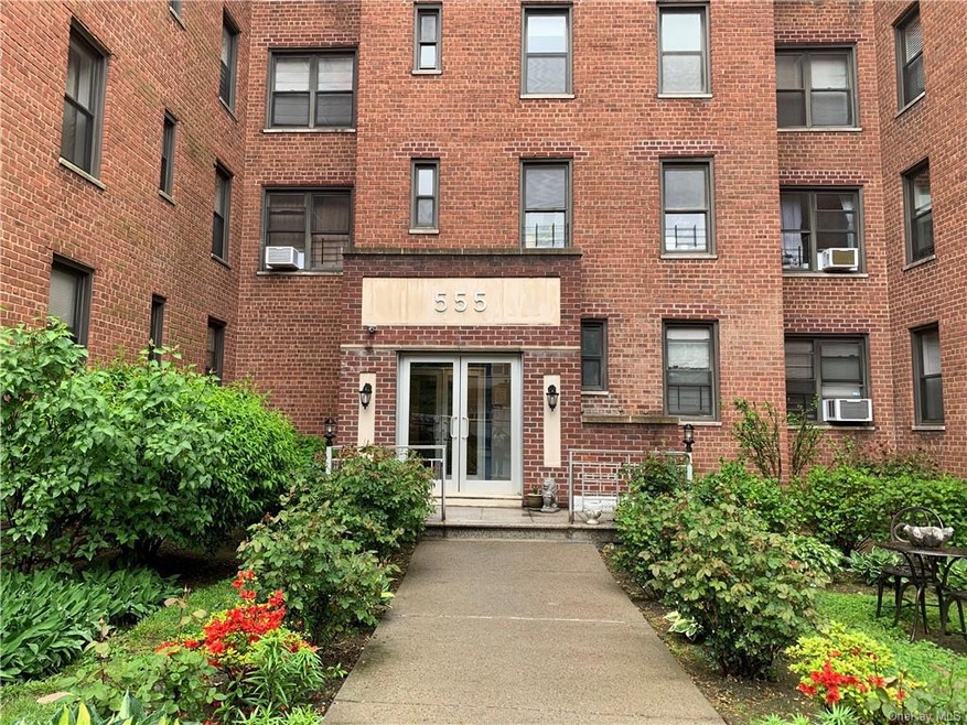 555 Mclean Ave unit 4C, Yonkers, NY 10705 - photo 1