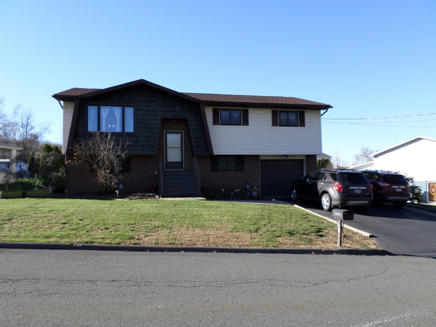 25 Circle Dr, Hanover Township, PA 18706 - photo 1