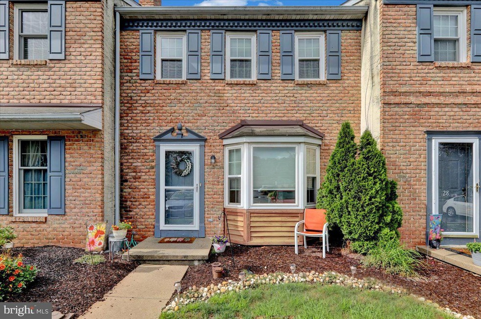 27 Warwick Ct, Reading, PA 19606 - photo 1