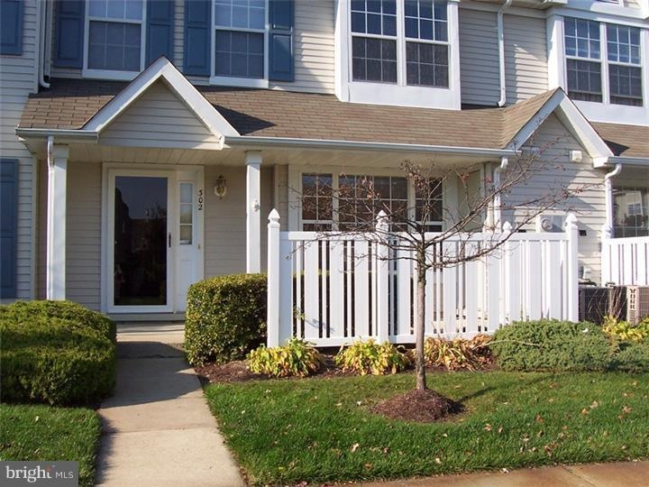 302 Oliphant Ln unit 302B, Mount Laurel, NJ 08054 - photo 1