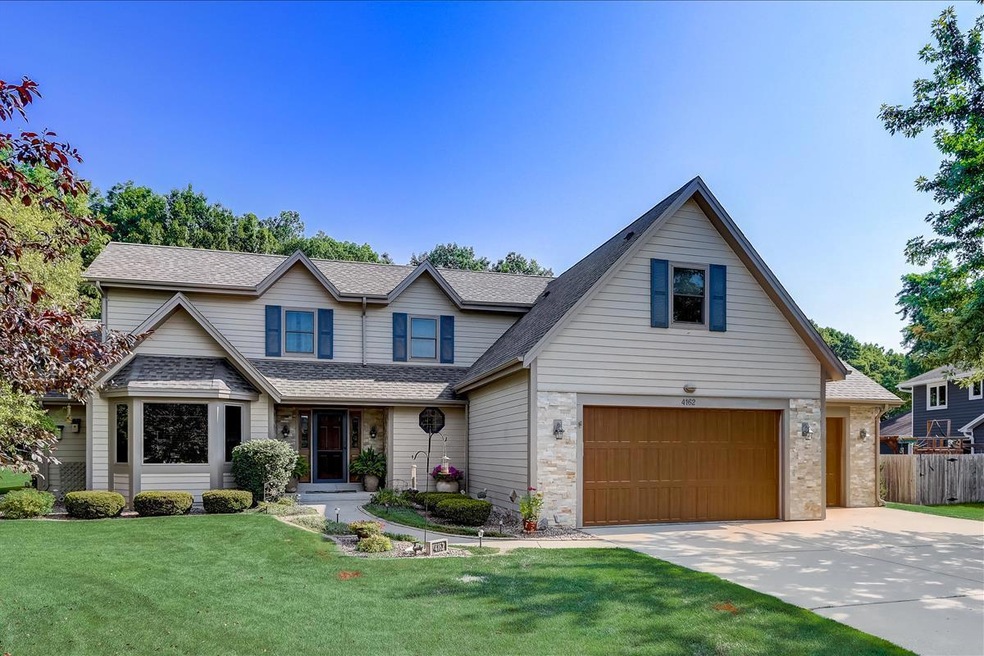 W Hilltop Ln-004