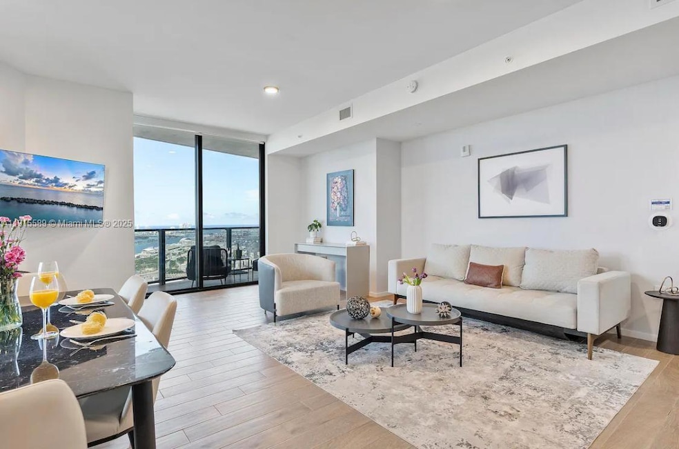 The Elser unit 4109, Miami, FL 33132 - photo 1