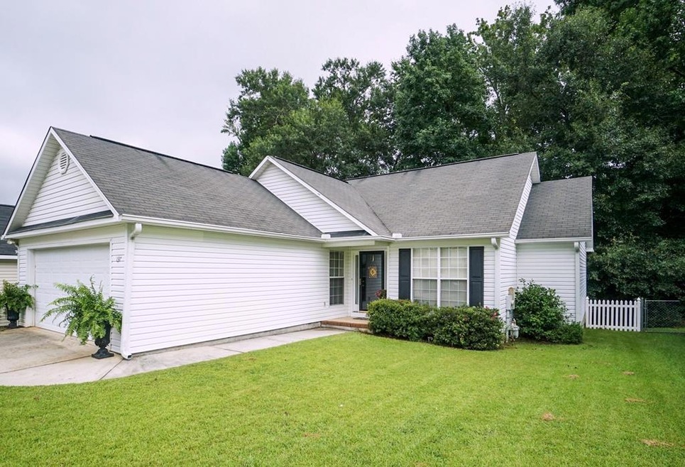 137 Crest Mont Dr, Macon, GA 31206 - photo 1