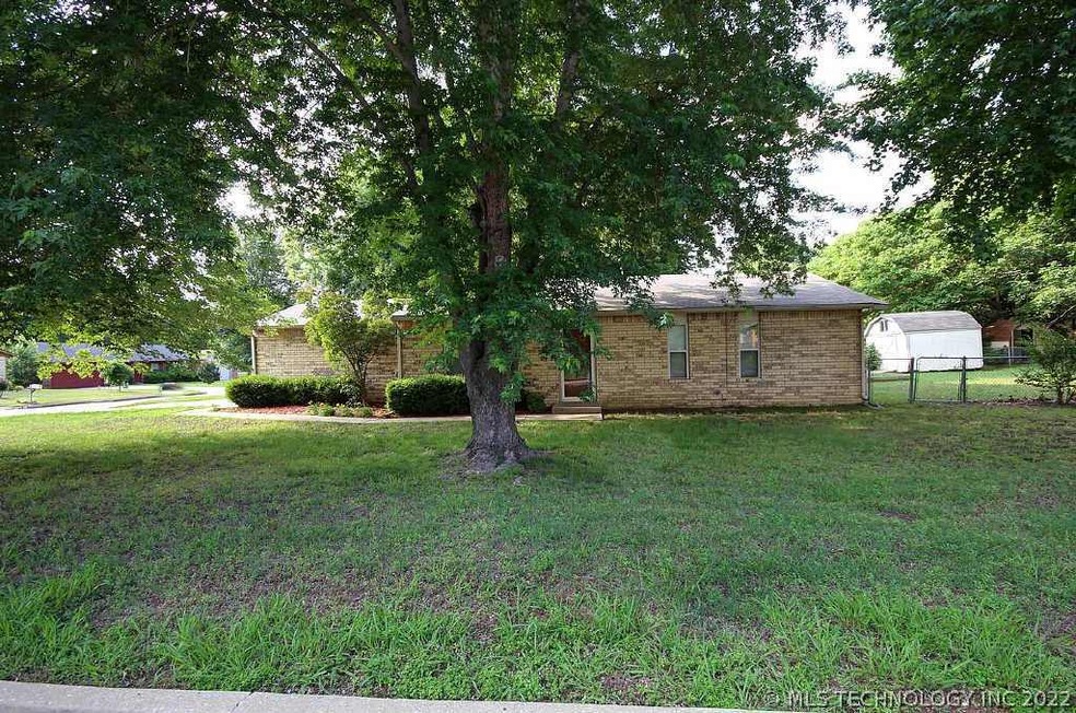 118 W 9th Place S, Claremore, OK 74017 - photo 1