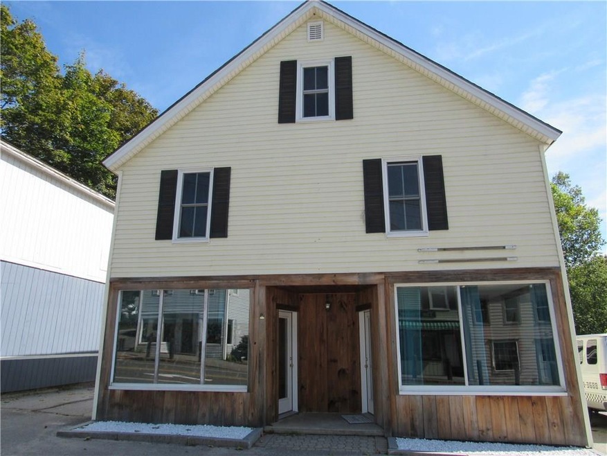 Busy location close to all Topsham...