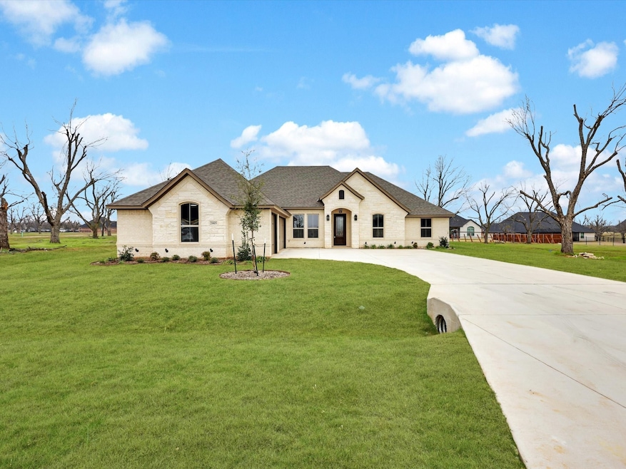 2005 Middlewood Cir, Granbury, TX 76049 - photo 1