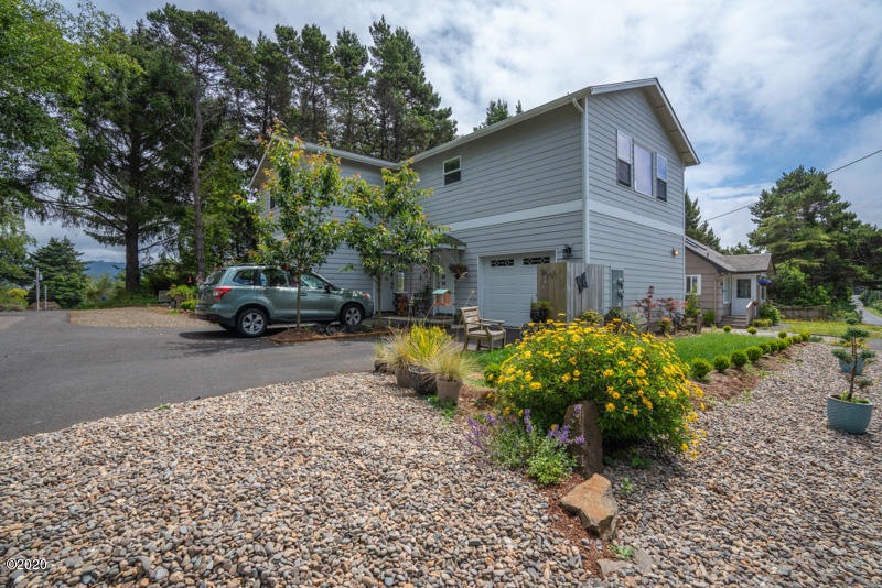 1012 SW 11th St unit A_B, Lincoln City, OR 97367 - photo 1