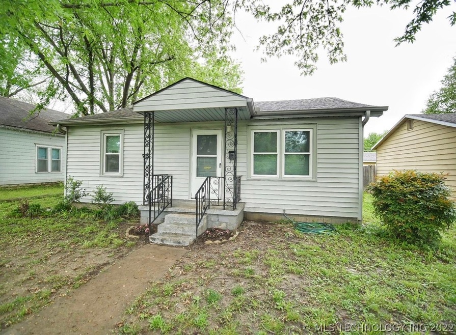 Charming Bungalow that is so much bigger than it a